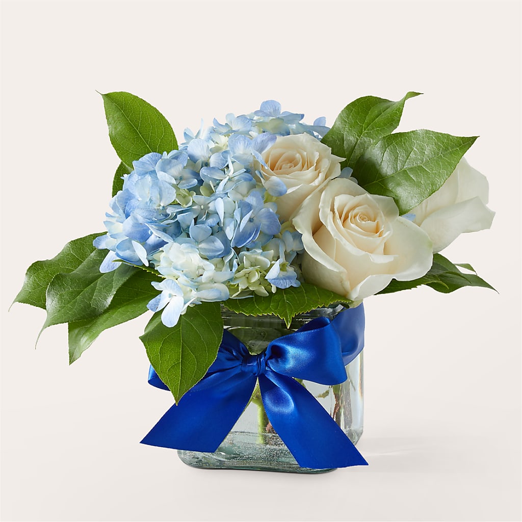 Sky Blue Delight Bouquet – NEIL'S FLOWERS AND GREENHOUSES, Kingston ON