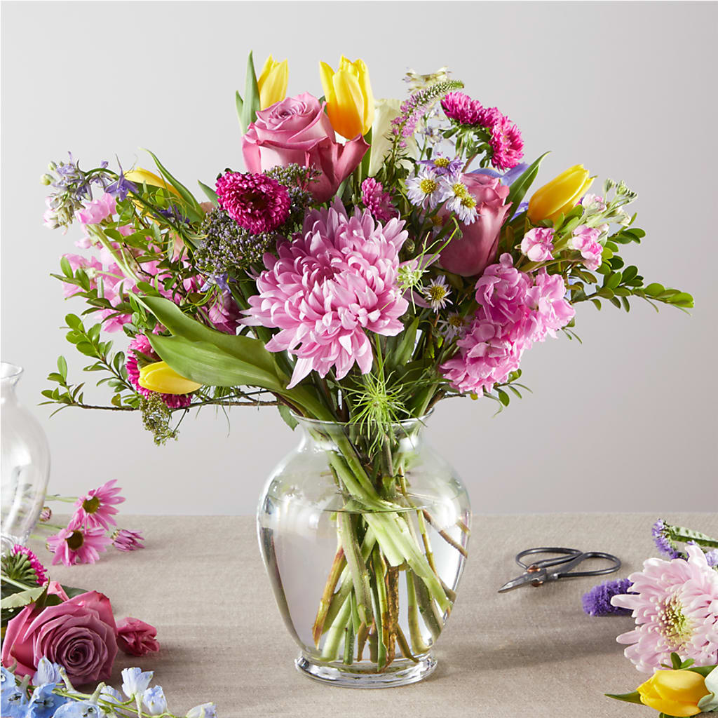 Pastel Tradition - A Florist Original – NEIL'S FLOWERS AND GREENHOUSES, Kingston ON