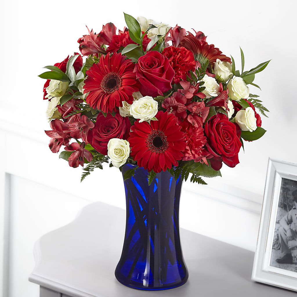 Hearts Embrace Bouquet – NEIL'S FLOWERS AND GREENHOUSES, Kingston ON