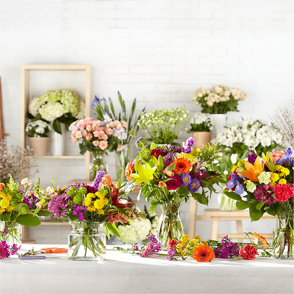 Bold & Bright – A Florist Original – NEIL'S FLOWERS AND GREENHOUSES, Kingston ON