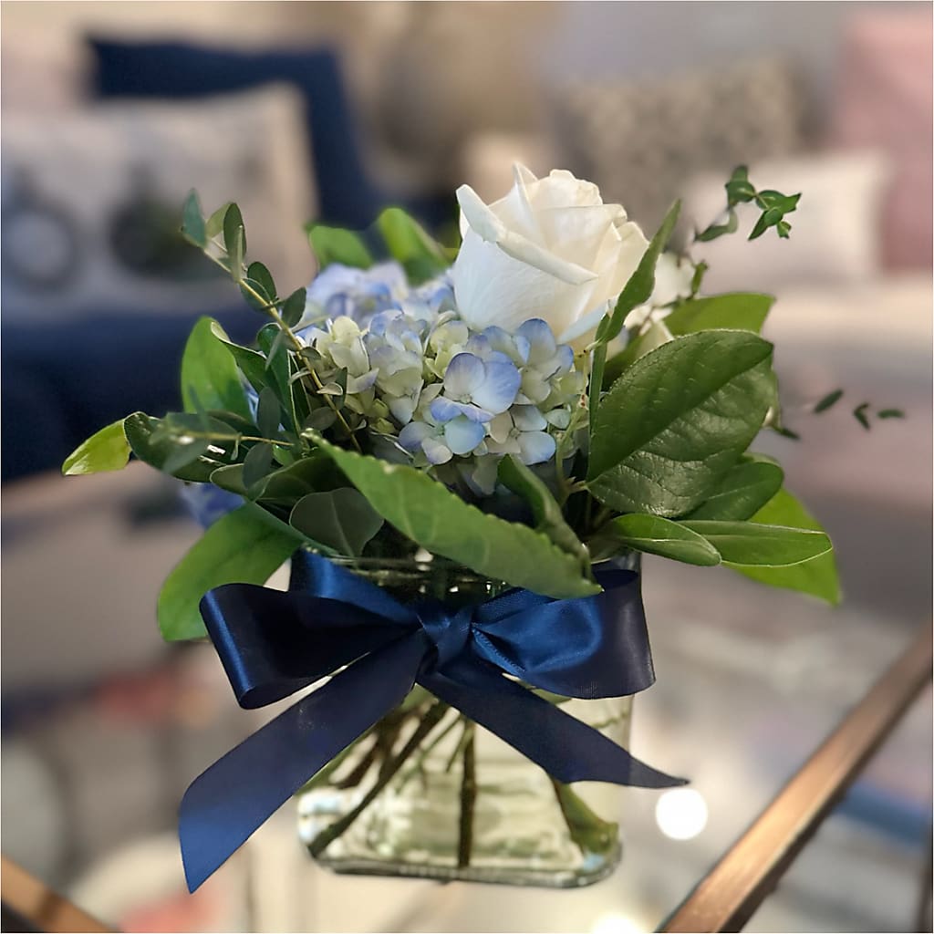 Sky Blue Delight Bouquet – NEIL'S FLOWERS AND GREENHOUSES, Kingston ON
