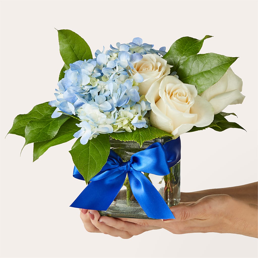 Sky Blue Delight Bouquet – NEIL'S FLOWERS AND GREENHOUSES, Kingston ON