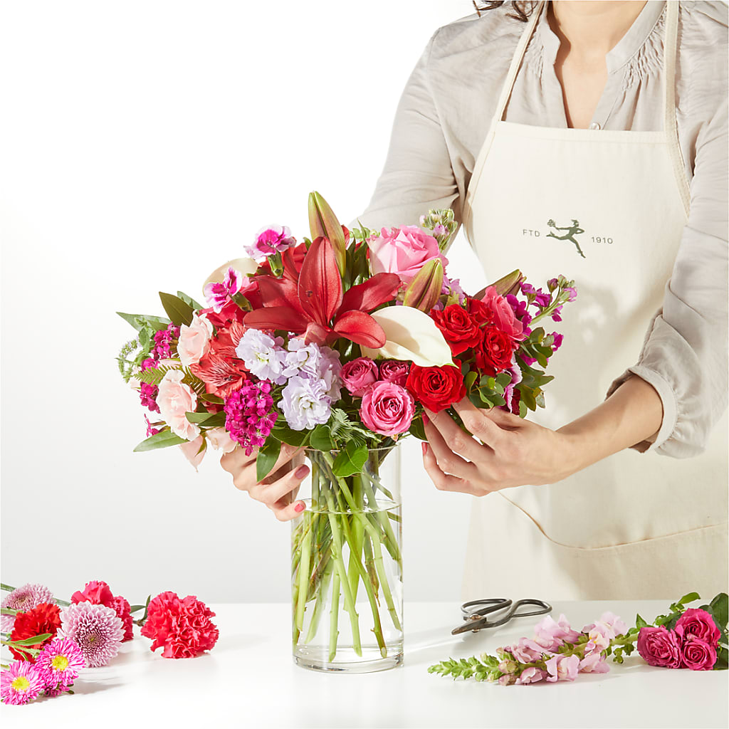 Swooning Over You - A Luxury Florist Original – NEIL'S FLOWERS AND GREENHOUSES, Kingston ON