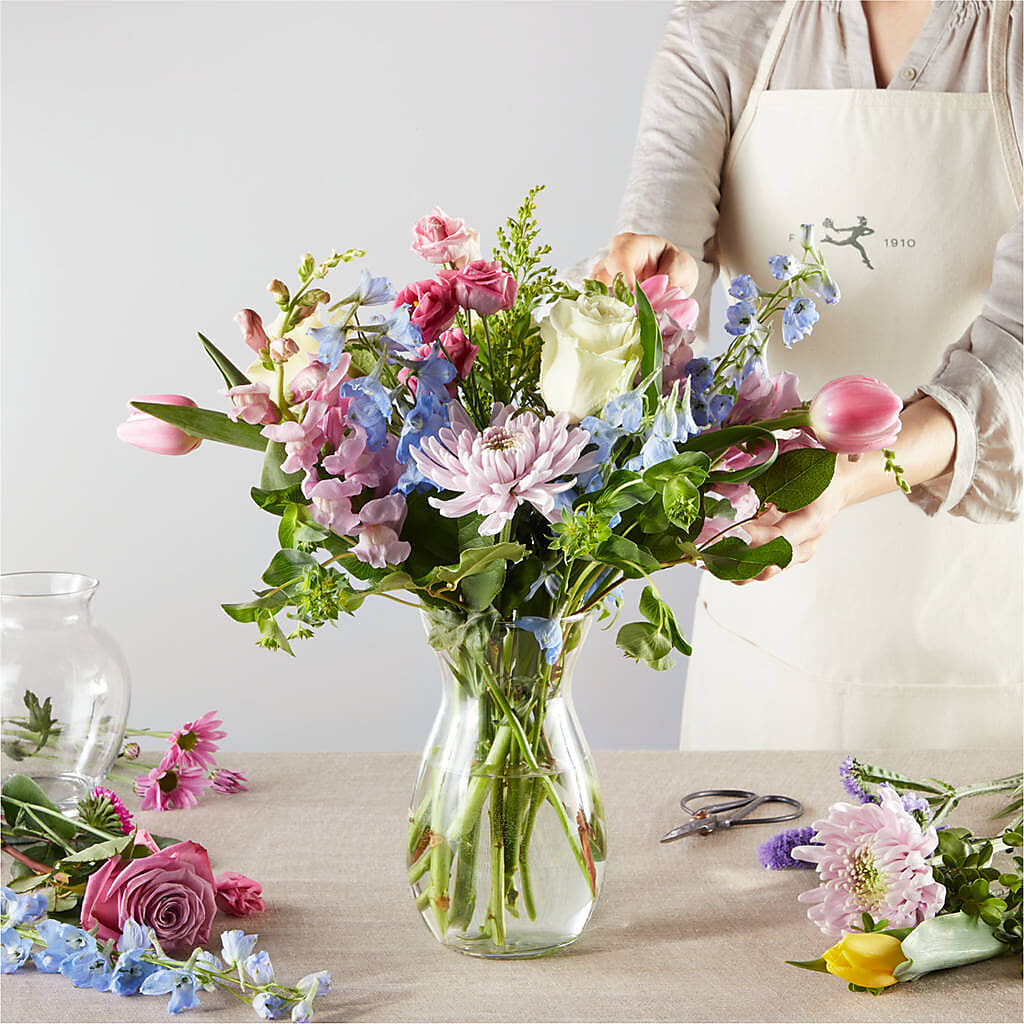 Pastel Tradition - A Florist Original – NEIL'S FLOWERS, Kingston ON