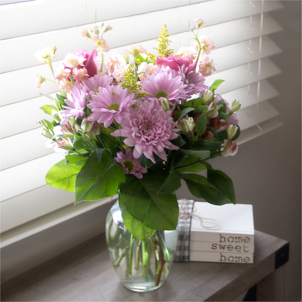 Pastel Tradition - A Florist Original – NEIL'S FLOWERS AND GREENHOUSES, Kingston ON