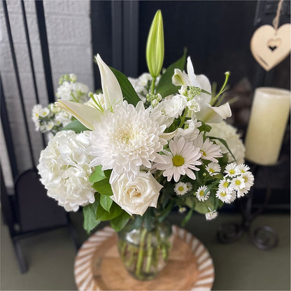 Classic Ivory – A Florist Original – NEIL'S FLOWERS AND GREENHOUSES, Kingston ON