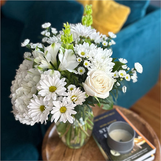 Classic Ivory – A Florist Original – NEIL'S FLOWERS AND GREENHOUSES, Kingston ON