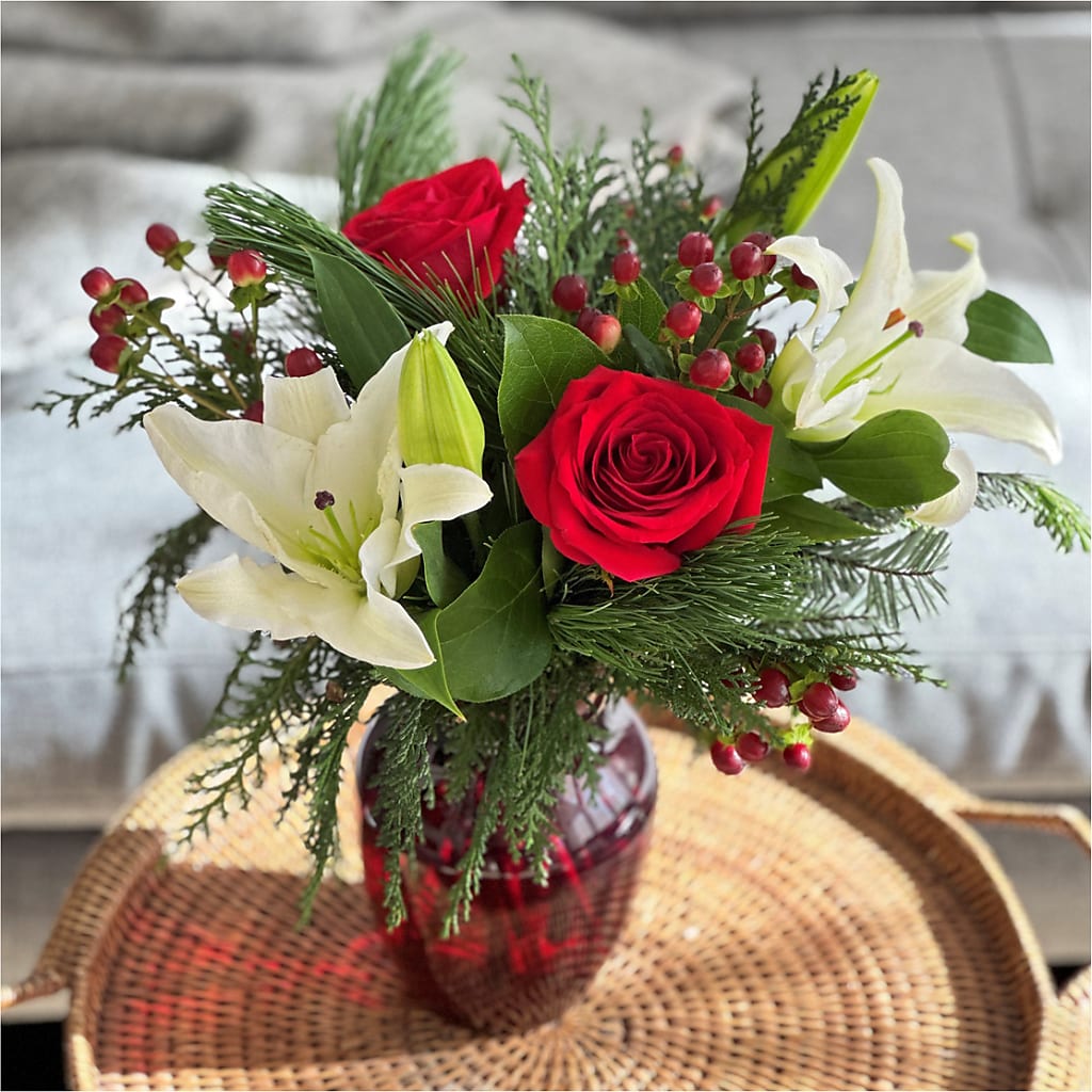 Evergreen Delight Bouquet – NEIL'S FLOWERS AND GREENHOUSES, Kingston ON