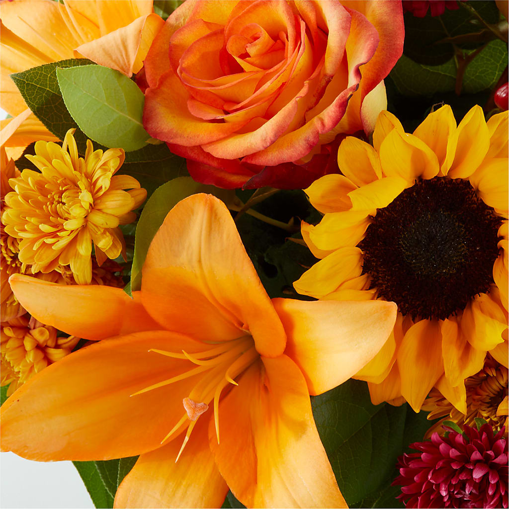 Grateful Centerpiece – NEIL'S FLOWERS AND GREENHOUSES, Kingston ON