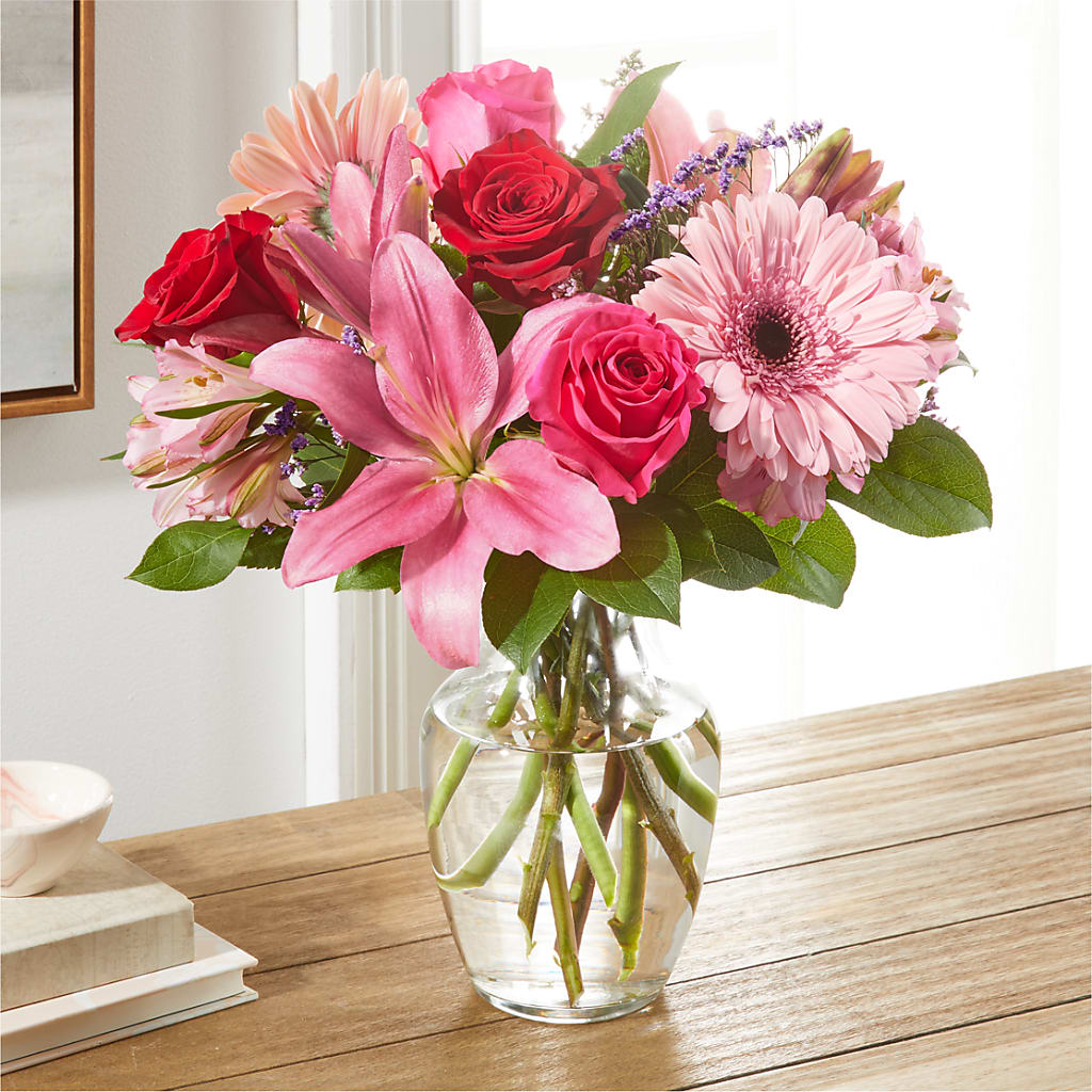 Lots of Love Bouquet – NEIL'S FLOWERS AND GREENHOUSES, Kingston ON