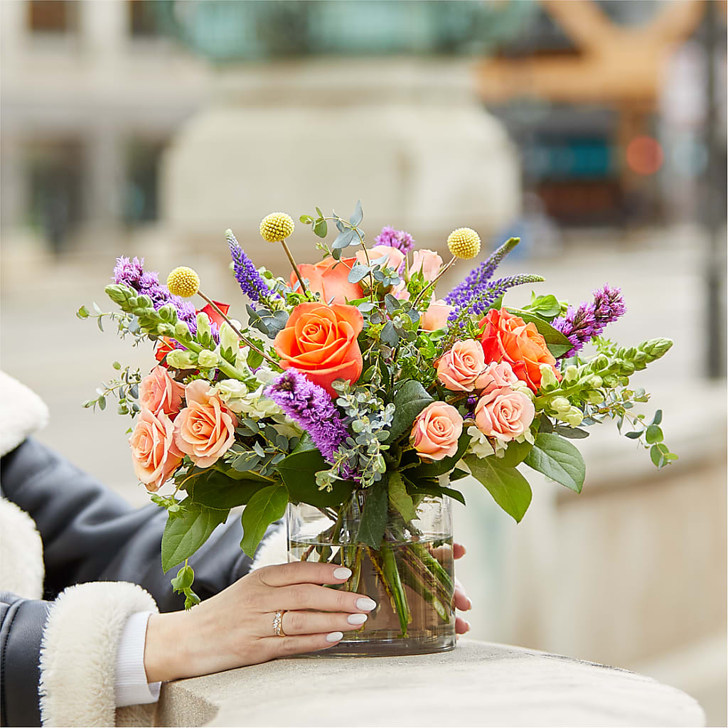 The Standout Bouquet – NEIL'S FLOWERS AND GREENHOUSES, Kingston ON